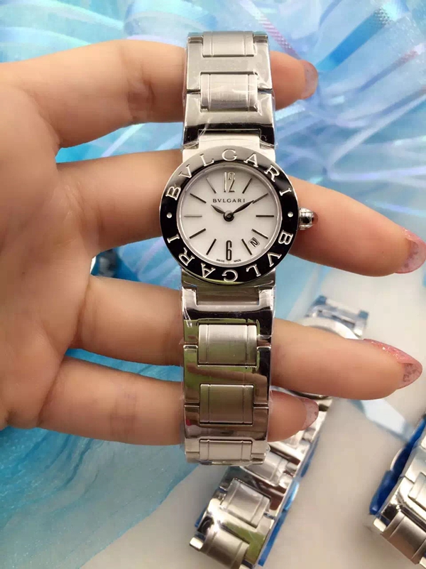 ブルガリ時計正面デザイン